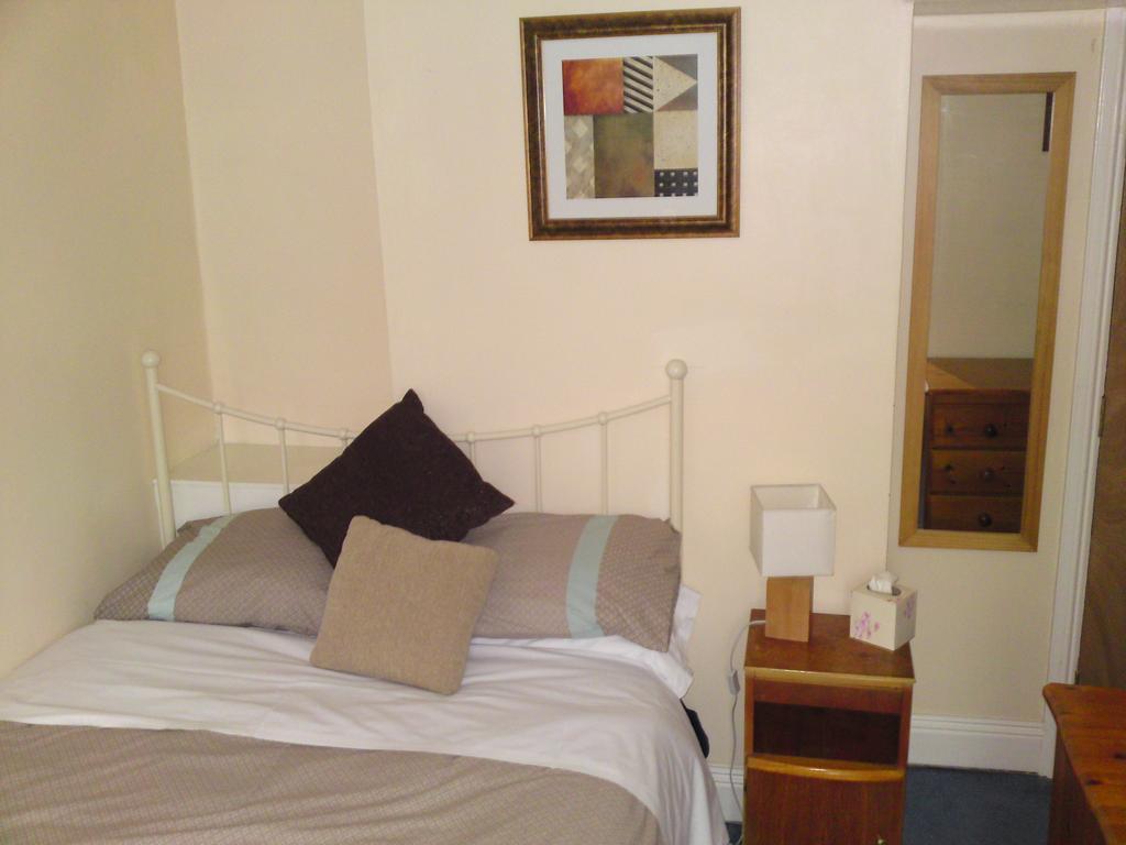 Crestwell House Bed & Breakfast Eastleigh Oda fotoğraf