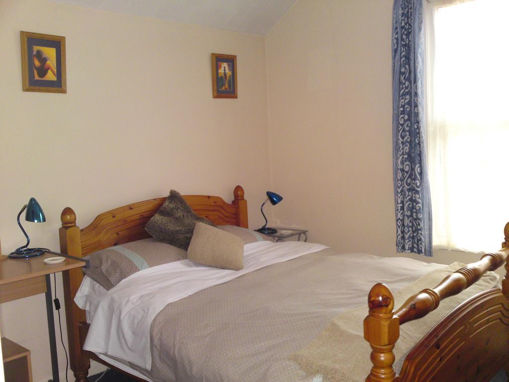 Crestwell House Bed & Breakfast Eastleigh Oda fotoğraf