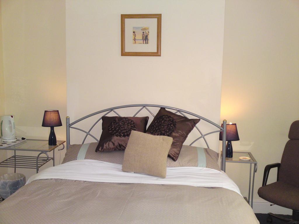 Crestwell House Bed & Breakfast Eastleigh Oda fotoğraf